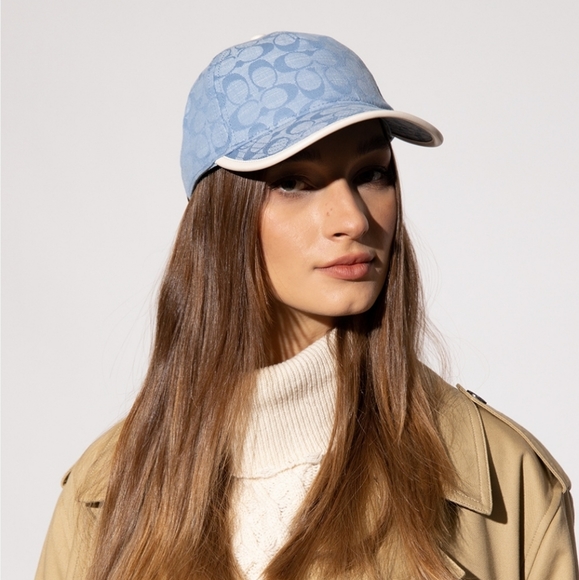 COACH SIGNATURE CHAMBRAY BASEBALL CAP IN PALE CHAMBRAY & SADDLE - Picture 2 of 3